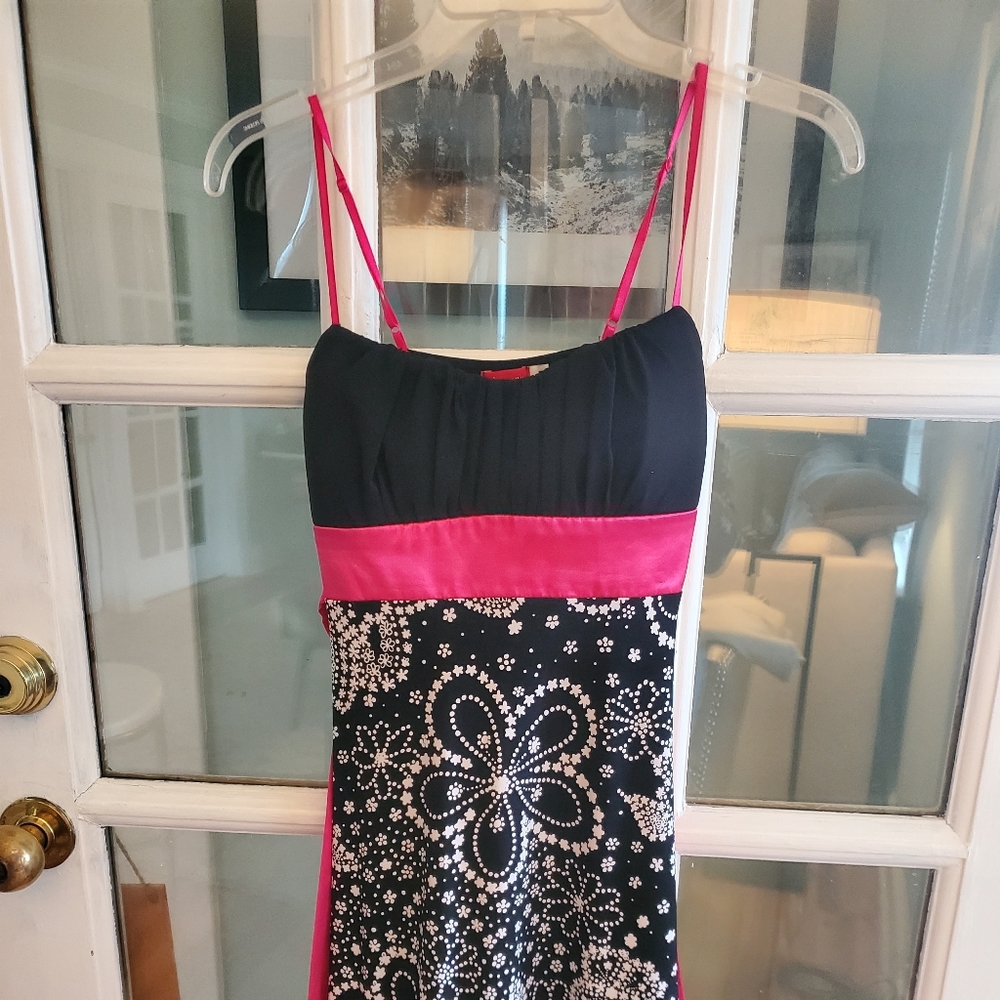 Dress - Picture 3 of 4